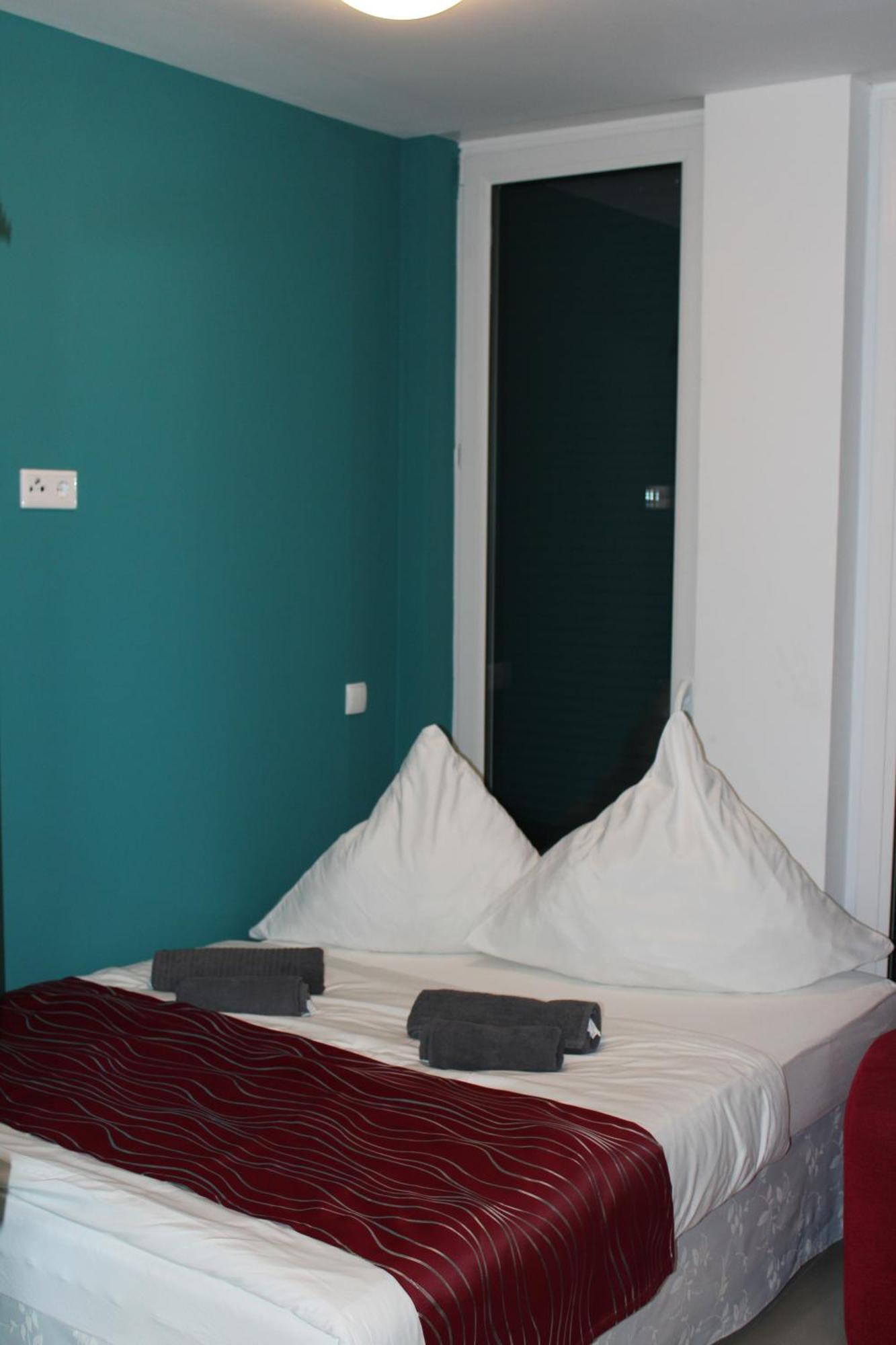 Momomotel - Self Check-In Hotel Am Stadion โคโลญ ภายนอก รูปภาพ